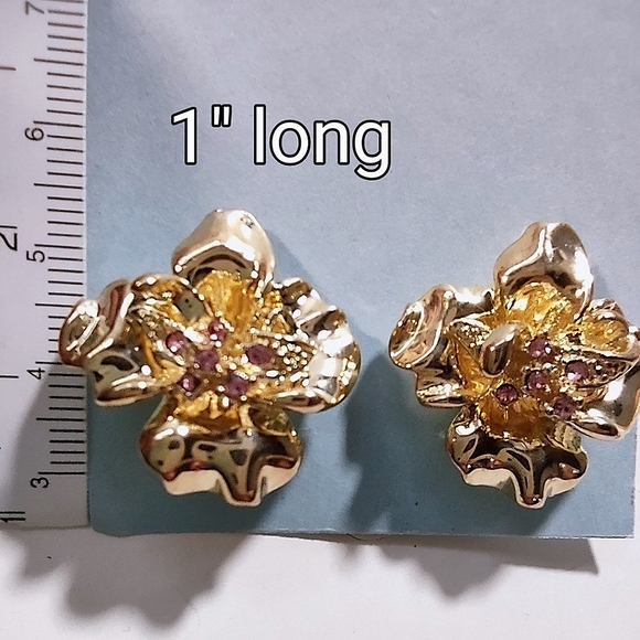 Vintage Crystal Clip-on Earrings - Picture 8 of 15